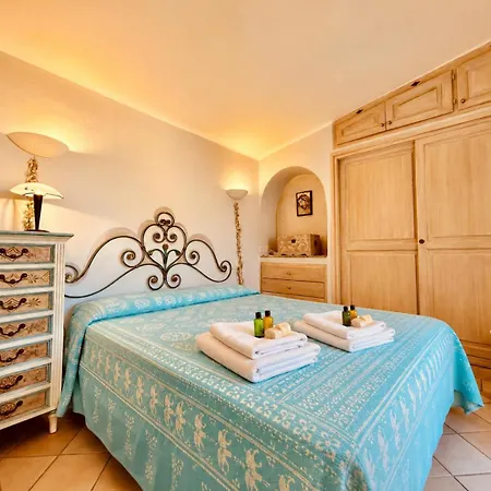 Дом отдыха Le Ginestre Sea View One-bedroom 100m From The And Town Center Байя Сардиния