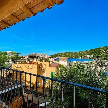 Дом отдыха Le Ginestre Sea View One-bedroom 100m From The And Town Center Байя Сардиния